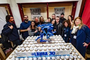 Laura Pausini festeggia 30 anni di carriera 1